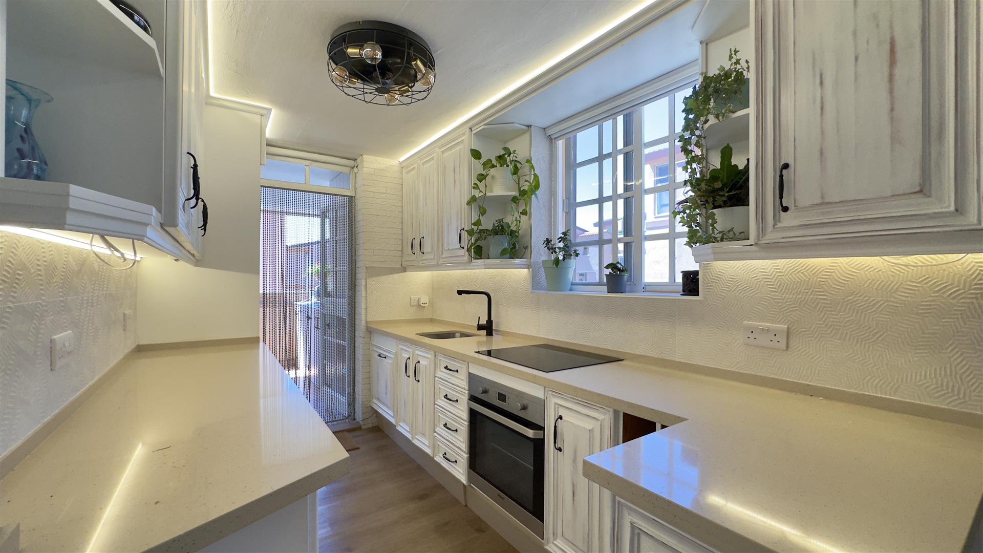 Image of Apartment - 2 Bedrooms - 1 Bathrooms for Sale in Elliot's Battery-Gibraltar, Image 3